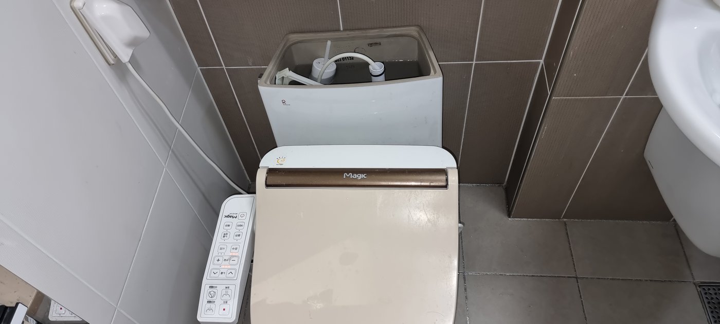 평택시 팽성읍 변기와 물통 전체 모습